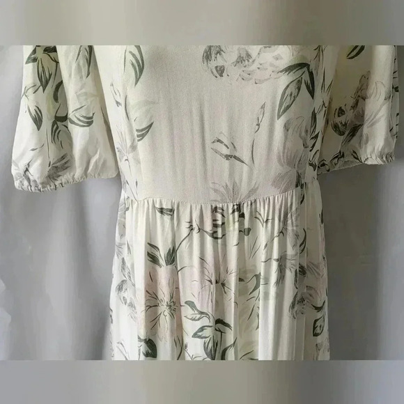 SIZE Medium Saltwater Luxe Miki Chiffon Whimsical Floral Short Sleeve Maxi Dress - Picture 4 of 14